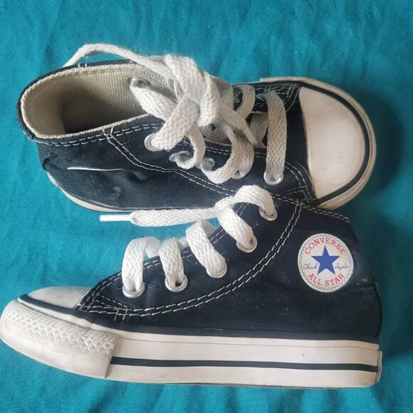 Converse - Picture 2 of 3